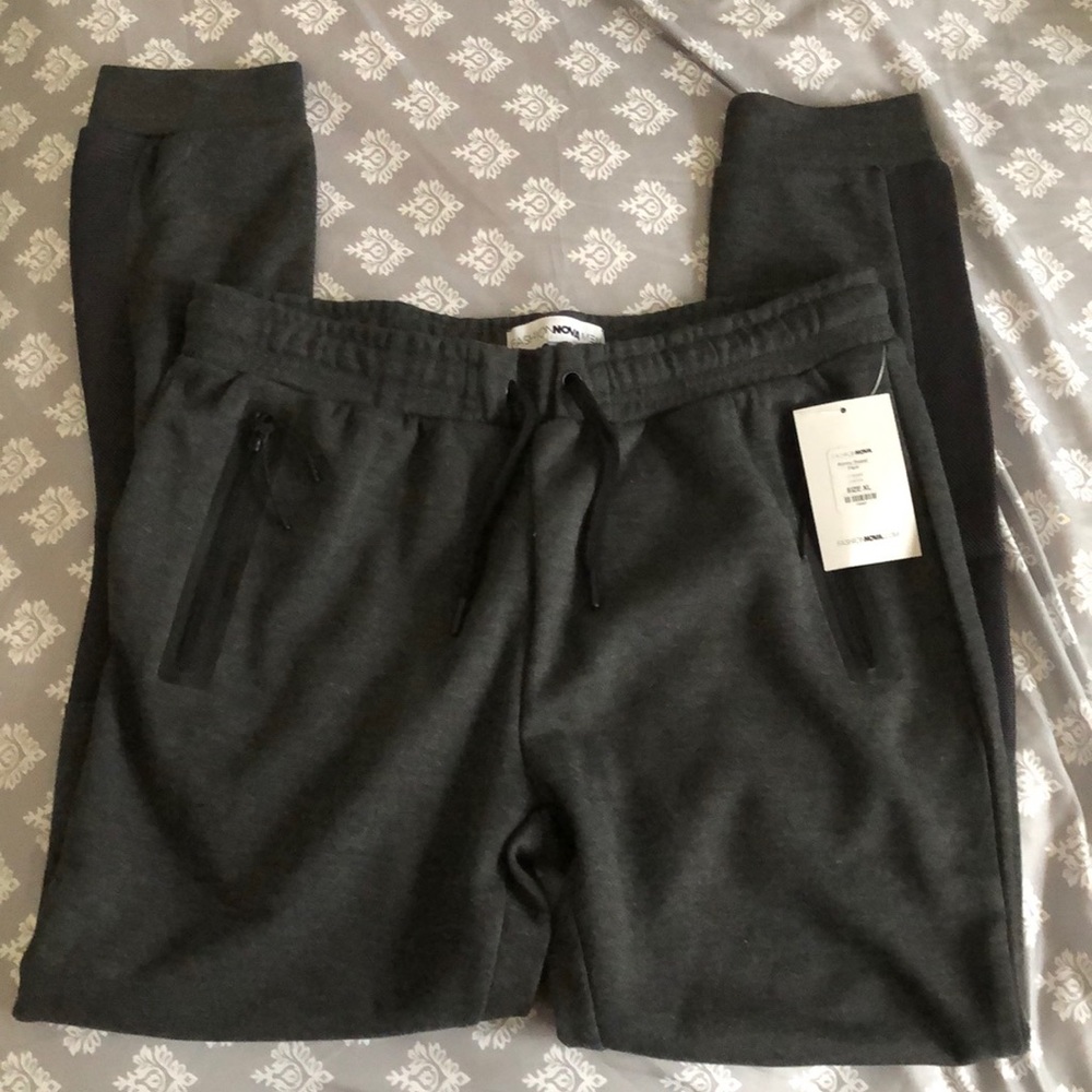 I’m selling a pair of joggers in men’s.